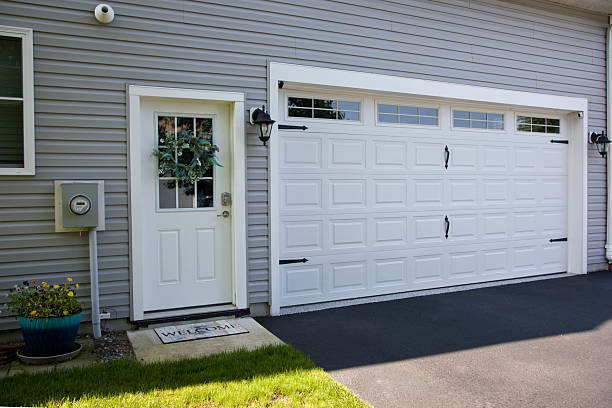 24/7 Emergency Garage Door Panel Replacement experts in Oakwood, IL